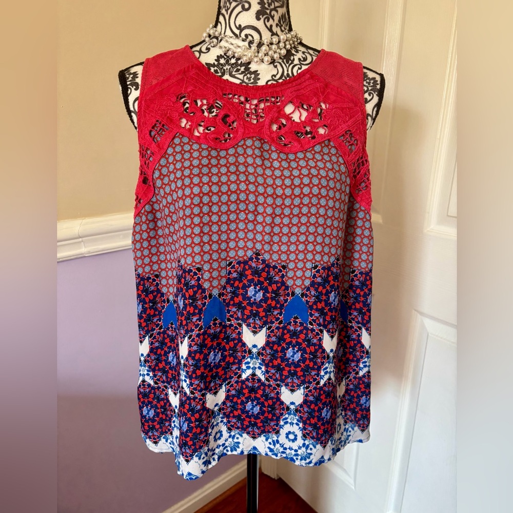 DANIEL RAINN Angelyne Button Back
Detail- Red Crochet Yoke Sleeveless Top, Lg